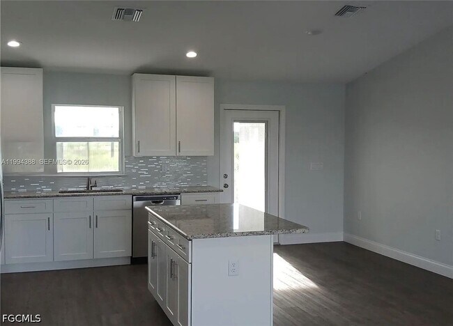 Photo - 634 Royce Rd