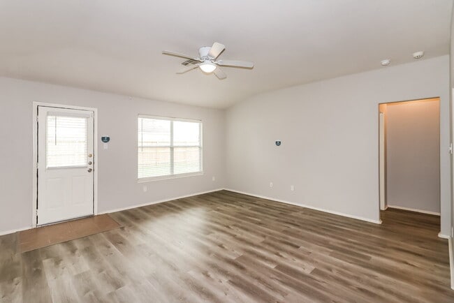 Photo - 3510 Aztec Wood Dr