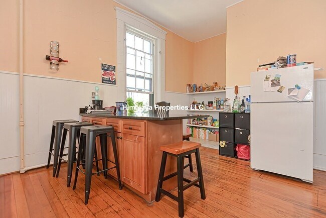 Photo - 139 Hillside St Unit A