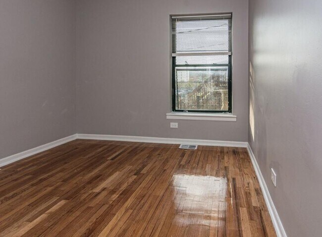 Photo - 2 bedroom in Washington Park IL 60637 Unit G