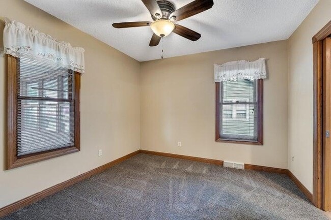 Photo - 110 3rd Ave N