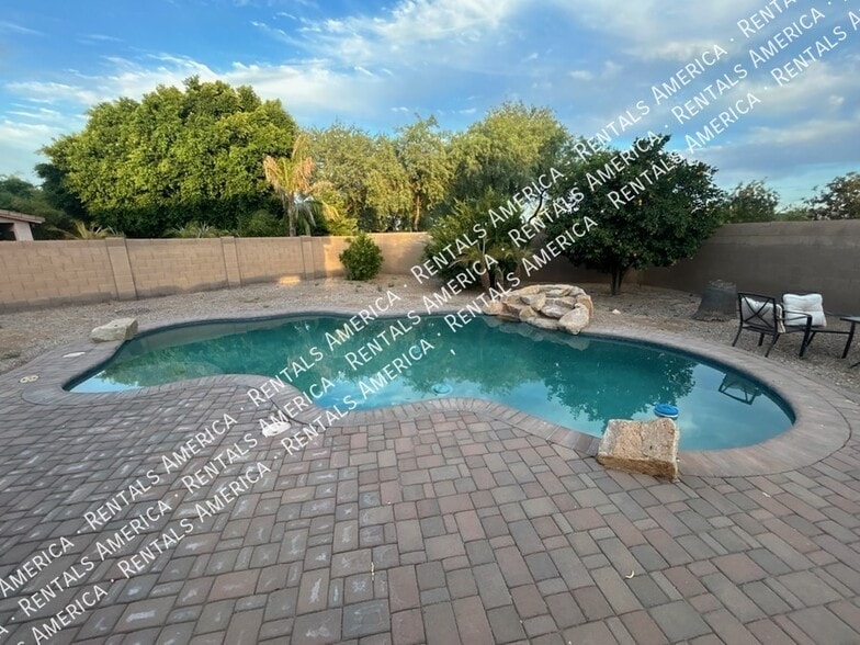 21401 E Calle de Flores