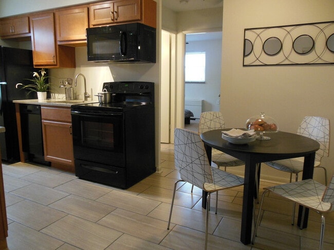 Kitchen & Dining 1201 Edgecliff