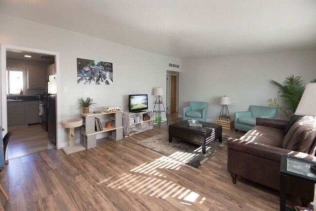 Photo - 3 Bedroom Great Location!