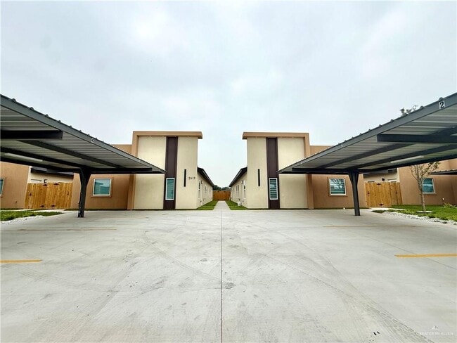 Building Photo - 11 West Dr Unit 4