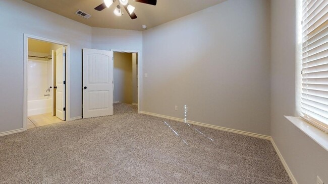 Photo - 3211 Sergeant Dr