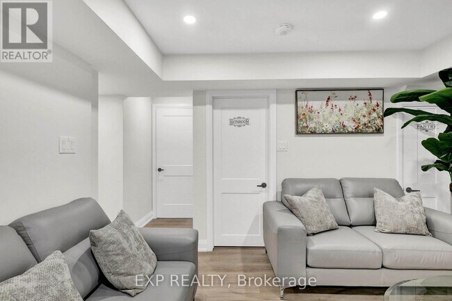 Photo - 448 Dougall Ave