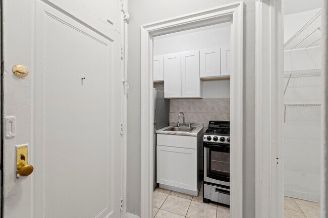 434 W Wellington Ave Unit 606