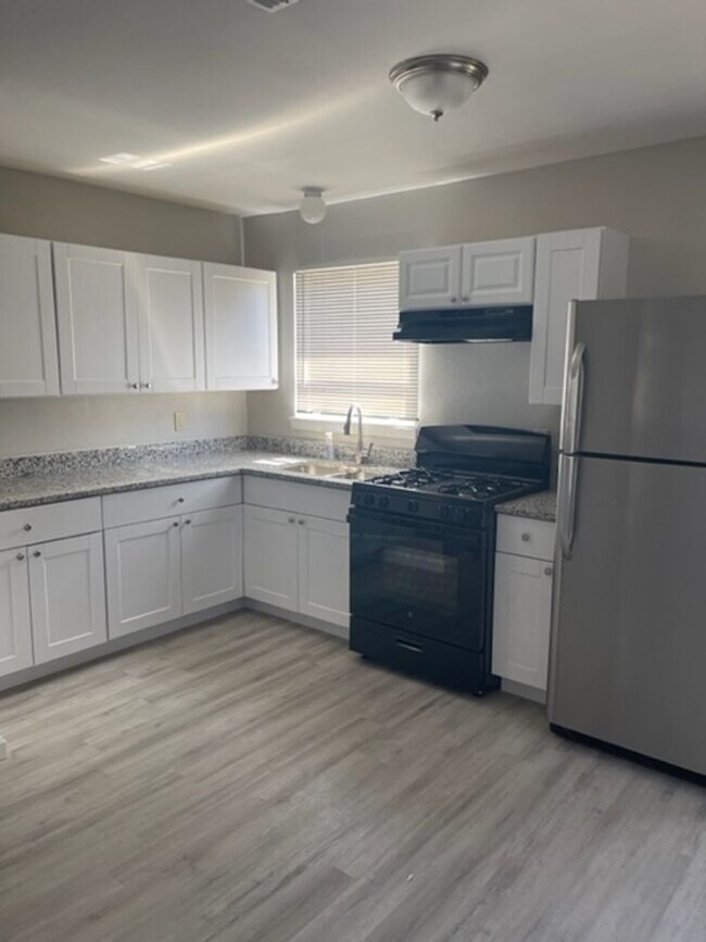 Photo - 206 Marmok Ave
