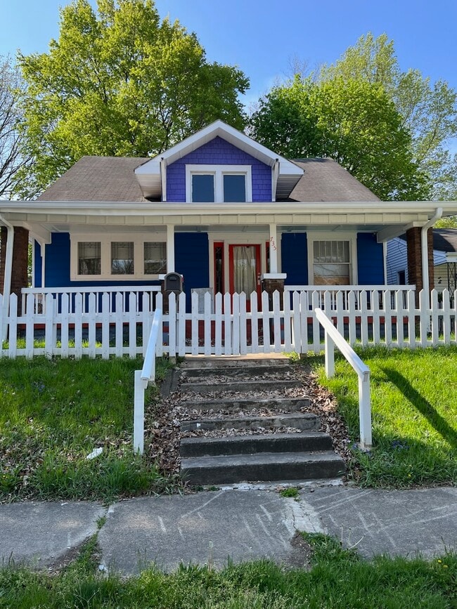 Building Photo - 735 W 3rd St