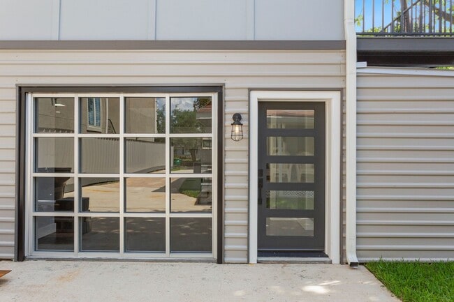 Photo - 2005 Portsmouth St