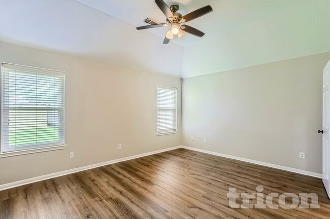 Photo - 814 Robins Way