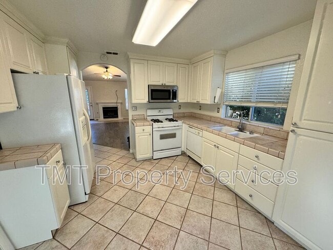 Photo - 204 Sapphire Ct