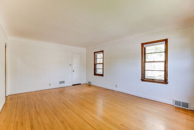 Photo - 865-SNELL Unit 1