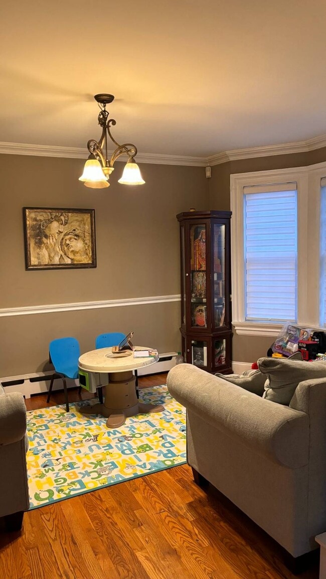 Photo - 352 Lake Ave S