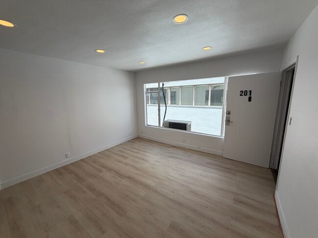 Photo - 478 S San Vicente Blvd