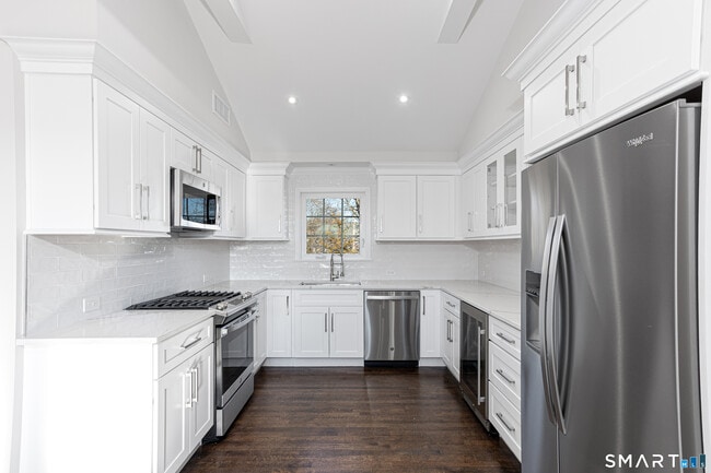 Building Photo - 38 Poe Ct