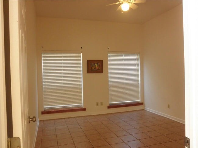 Photo - 109 W 38th St