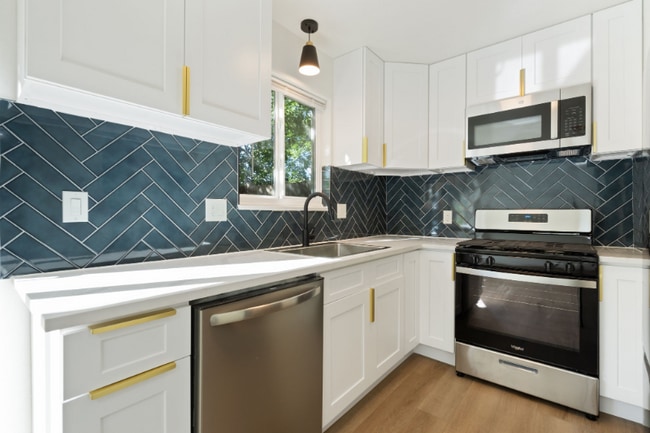 Building Photo - 1624 Banyan Dr Unit 1624 Banyan Dr #1 Rental