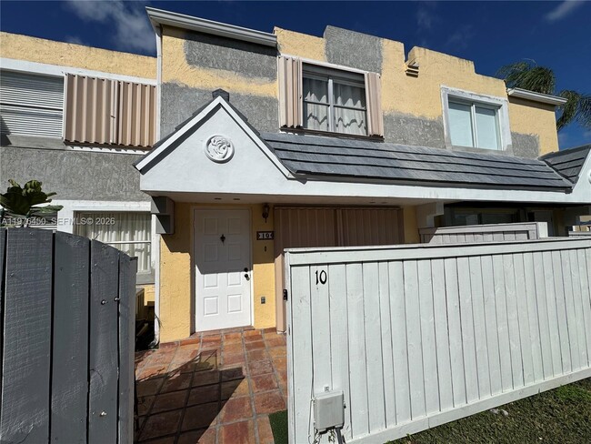 Photo - 4580 SW 68th Ct Cir