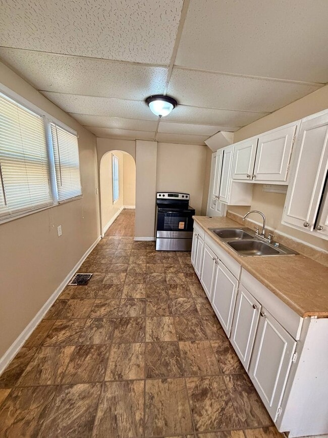 Photo - 210 N Ash Ave