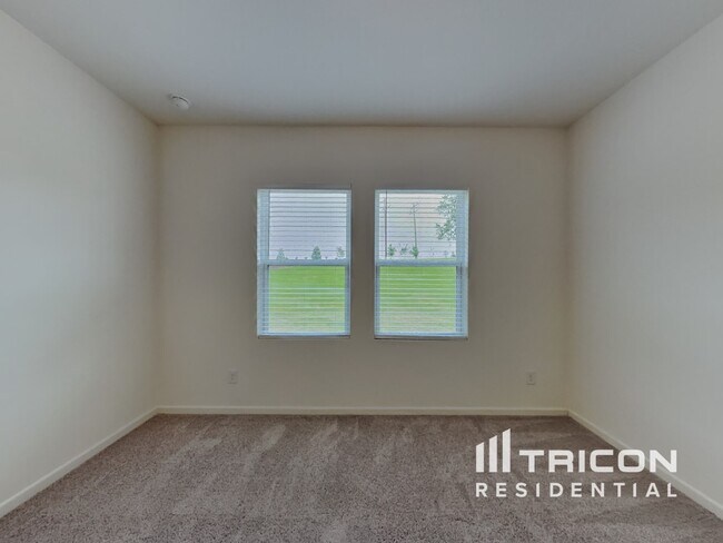 Photo - 149 Gladstone Loop