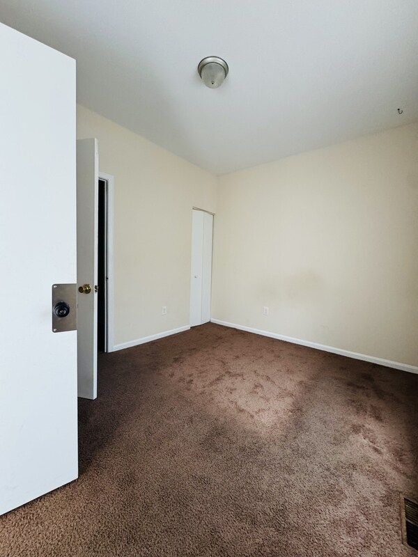 Photo - 1323 E 10th St