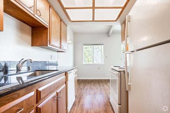 1BR, 1BA - 1A Upstairs - 728 SF