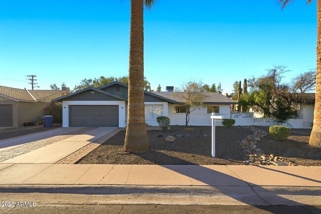 Photo - 233 E Huntington Dr