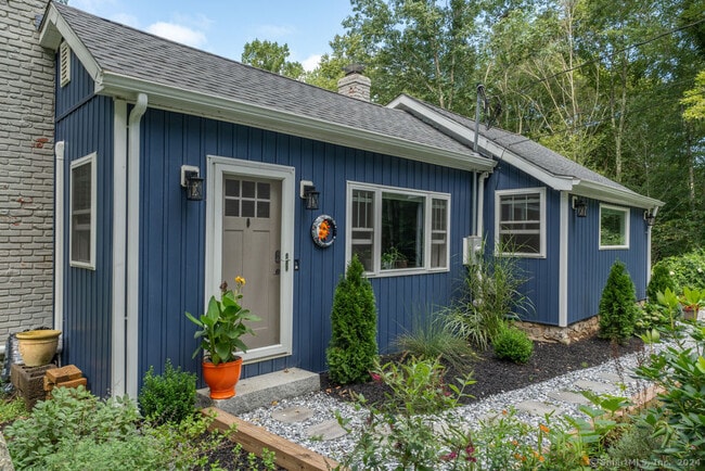 Building Photo - 32 Twin Bridge Rd