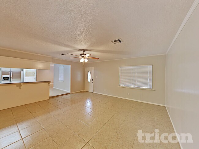 Photo - 411 E Carby Rd