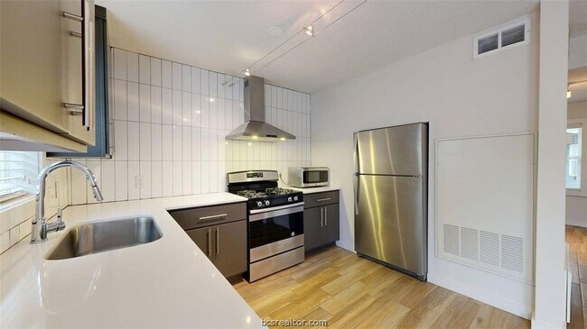 Photo - 505 Boyett St Unit 1