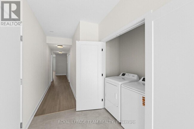 Photo - 1136 Moore St