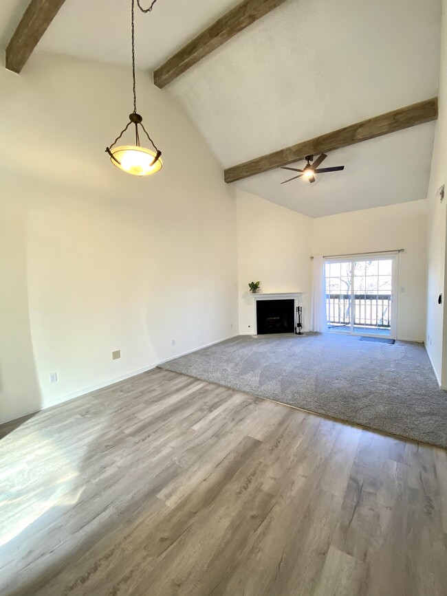 Photo - 4822 Horton St Townhome