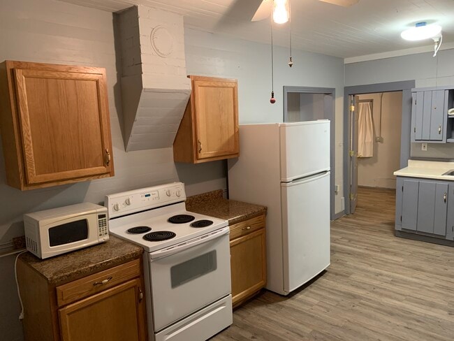Building Photo - Apartment 09
