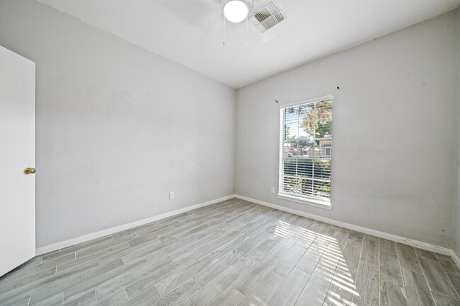 Photo - 22623 Round Valley Dr