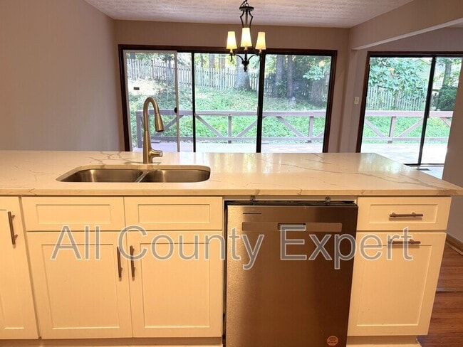 Photo - 1302 Colony Dr