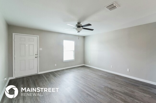 Photo - 6107 Lakefront