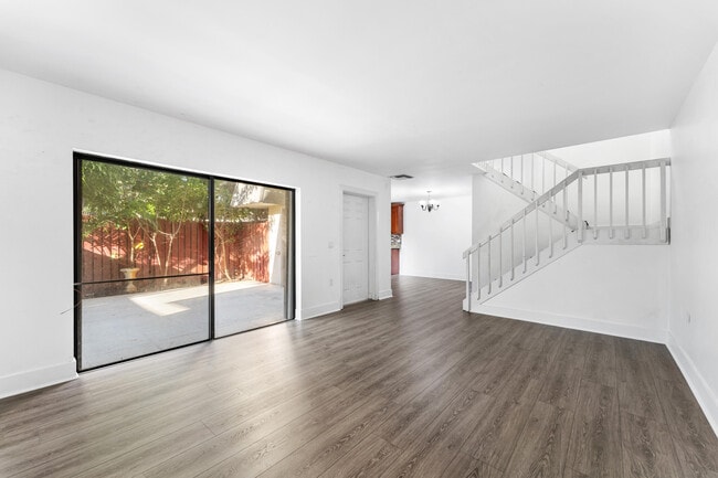 Photo - 1700 Embassy Dr