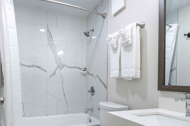 Furnished Studio-Columbia - West - Stoneridge Dr.