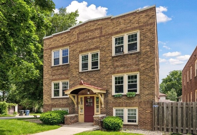Building Photo - 3609 13th Ave S Unit 360901