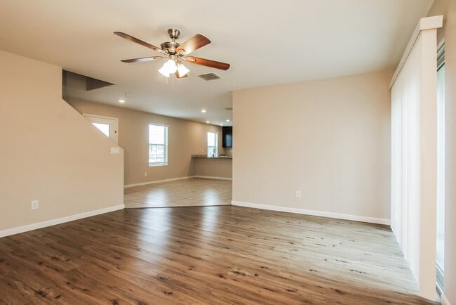 Photo - 8225 W Illini St