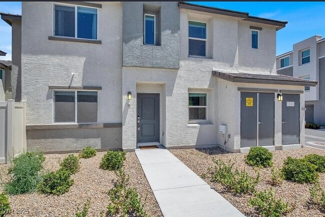 Building Photo - 2766 Atomic Tangerine Way Unit 1