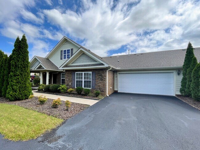 Building Photo - 57 NW Moore Farm Cir