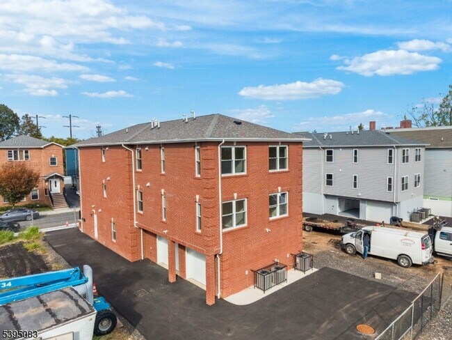 Photo - 24 Garibaldi Ave