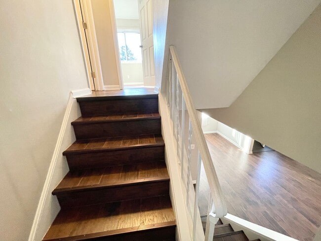 Building Photo - 3 Bed-1.5 Bath Condo In Avon Lake