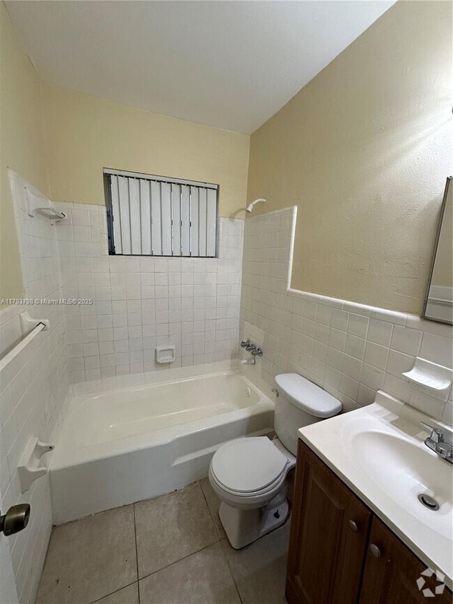 Building Photo - 148 NW 40th Ct Unit 3 Rental