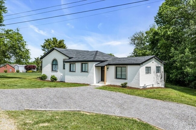 Building Photo - 1000 Pruitt Ln