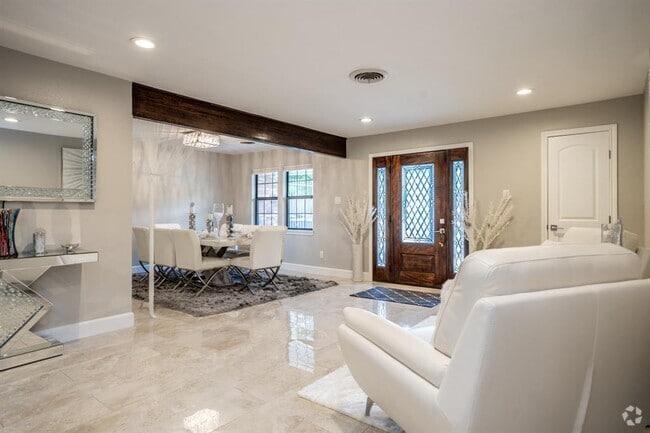 Building Photo - 12739 Memorial Dr Rental