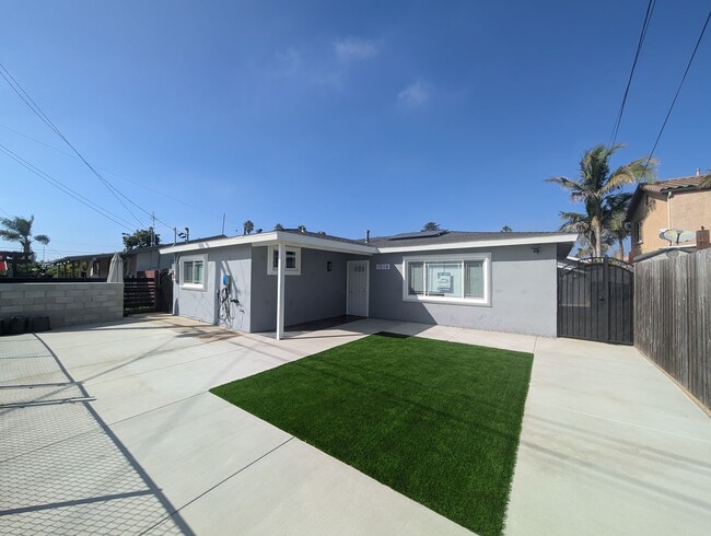 Building Photo - Home in Oceanside, Close to Mission Beach!